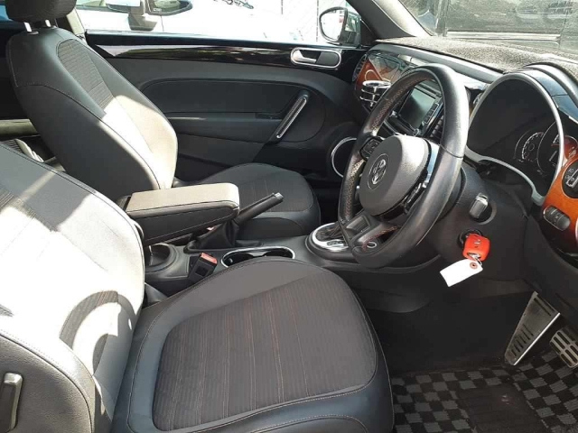 VOLKSWAGEN THE BEETLE 2013