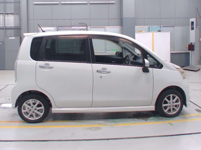 DAIHATSU MOVE 2011