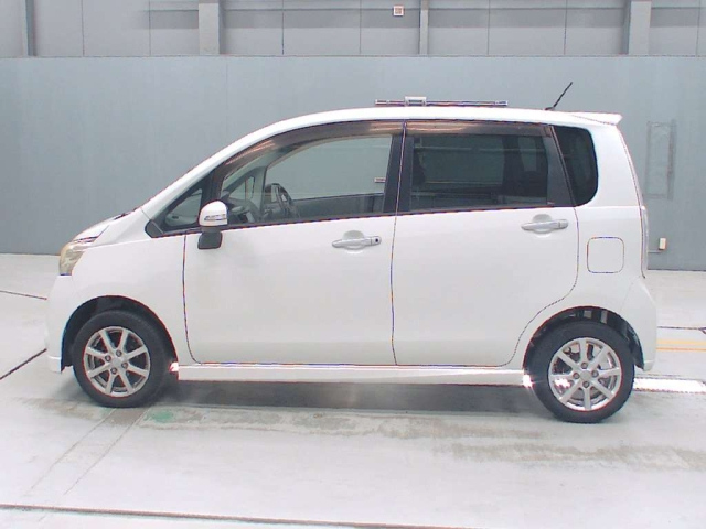 DAIHATSU MOVE 2011