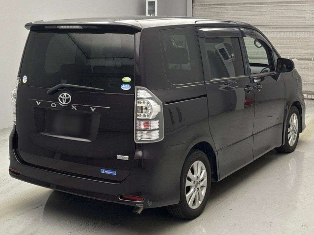 TOYOTA VOXY 2011