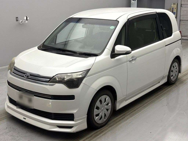 TOYOTA SPADE 2013