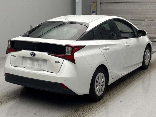 TOYOTA PRIUS 2021