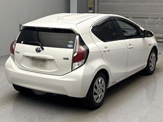 TOYOTA AQUA 2015