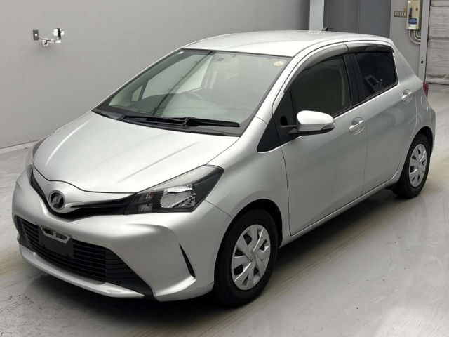 TOYOTA VITZ 2015