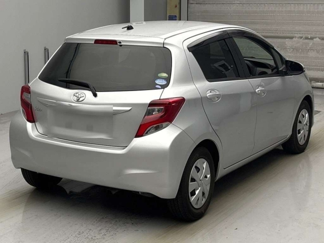 TOYOTA VITZ 2015
