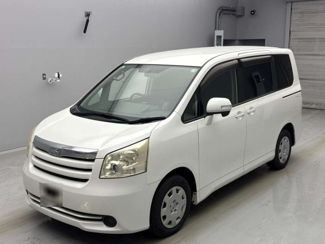 TOYOTA NOAH 2009