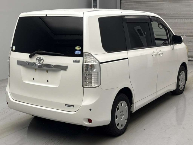 TOYOTA NOAH 2009