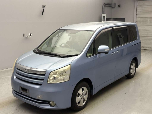 TOYOTA NOAH 2009