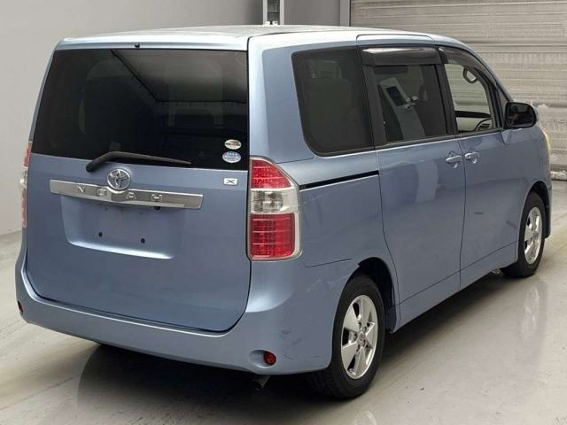 TOYOTA NOAH 2009