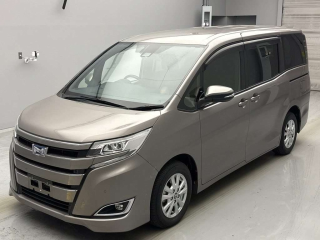 TOYOTA NOAH 2020