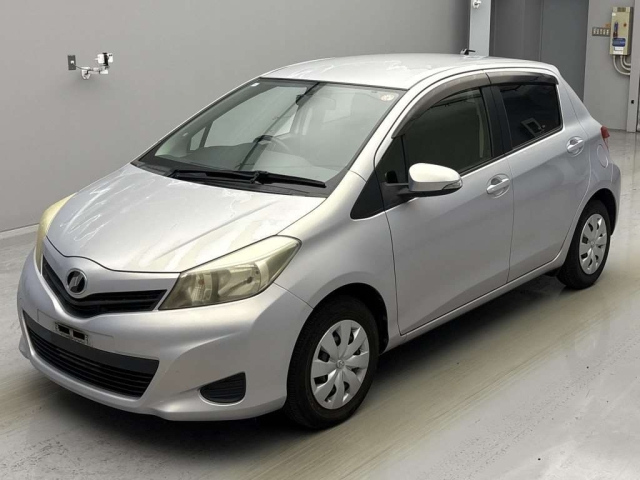 TOYOTA VITZ 2013