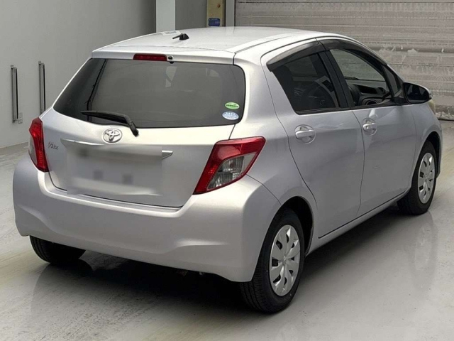 TOYOTA VITZ 2013