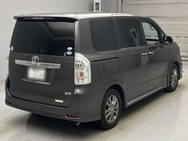 TOYOTA VOXY 2012