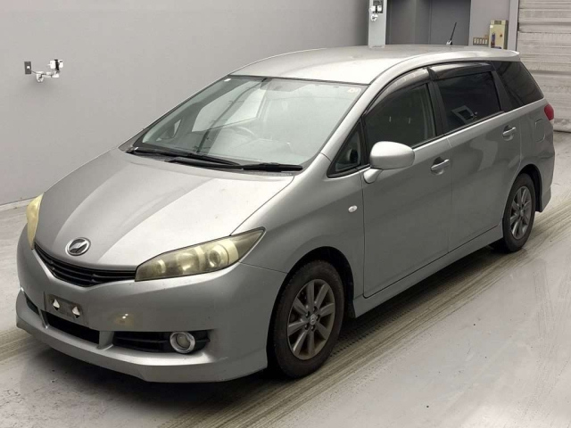TOYOTA WISH 2010