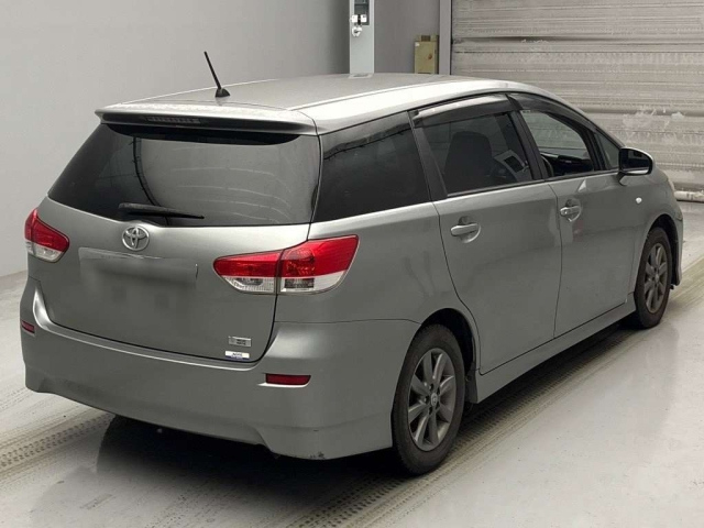 TOYOTA WISH 2010