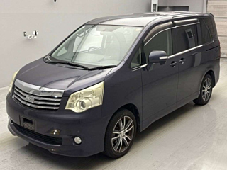 TOYOTA NOAH 2010