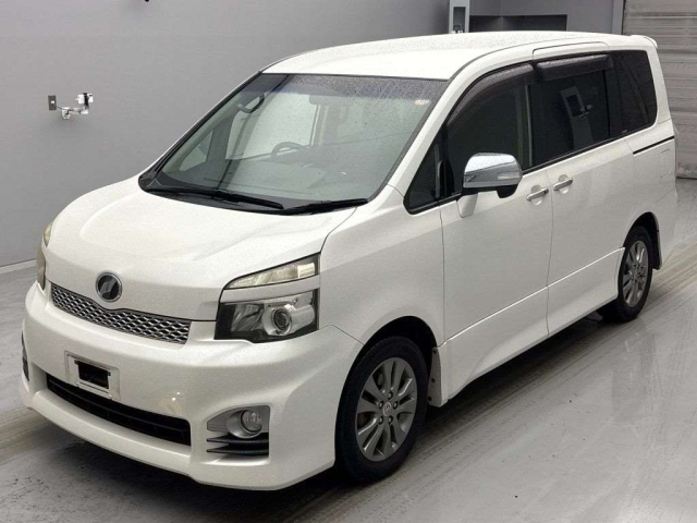 TOYOTA VOXY 2011