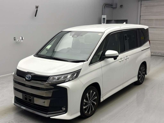 TOYOTA NOAH 2023