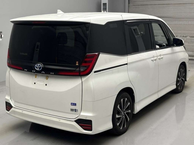 TOYOTA NOAH 2023