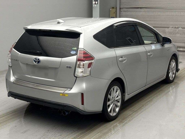 TOYOTA PRIUS ALPHA 2016