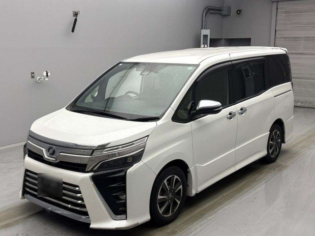 TOYOTA VOXY 2018