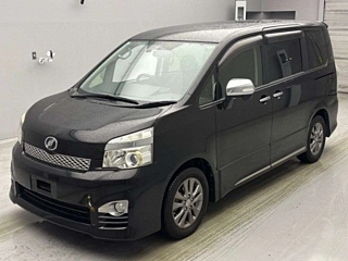 TOYOTA VOXY 2013