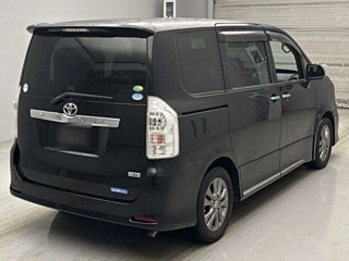 TOYOTA VOXY 2013