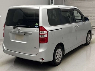 TOYOTA NOAH 2012