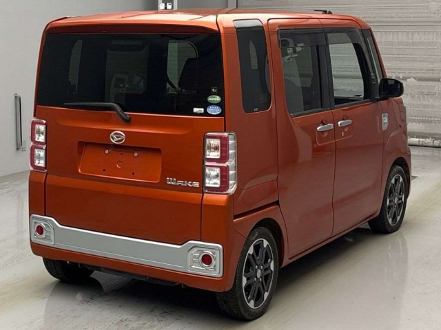 DAIHATSU WAKE 2016