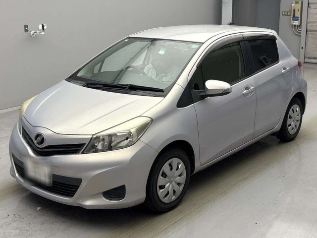 TOYOTA VITZ 2013