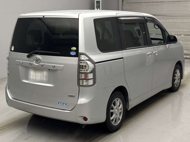 TOYOTA VOXY 2011