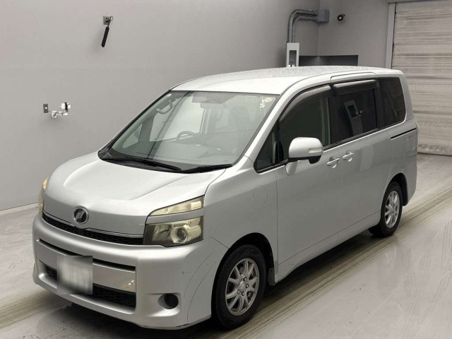 TOYOTA VOXY 2011