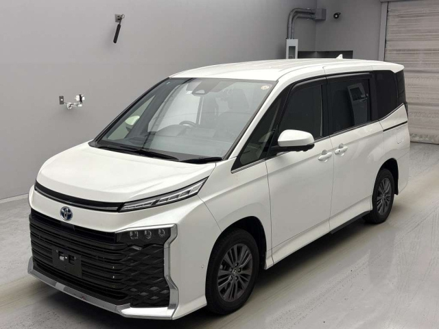 TOYOTA VOXY 2023