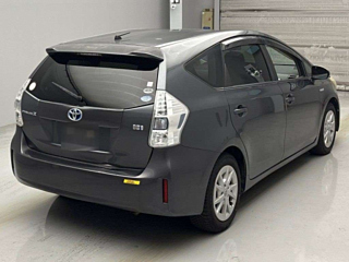 TOYOTA PRIUS ALPHA 2011