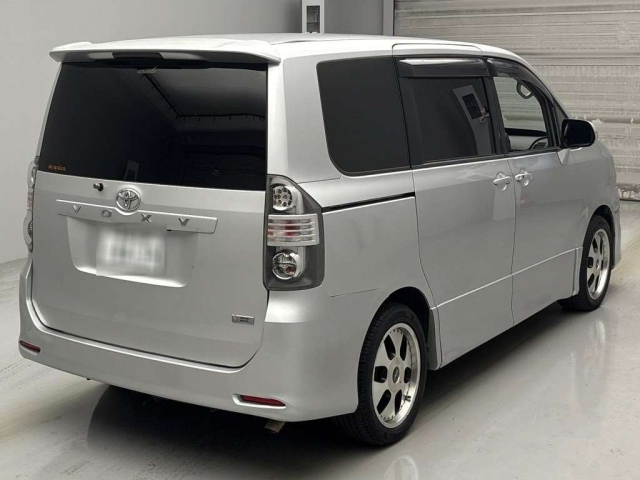 TOYOTA VOXY 2009