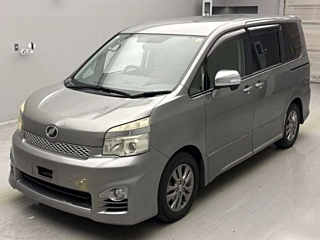 TOYOTA VOXY 2013