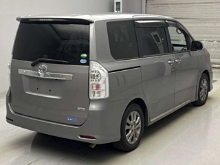 TOYOTA VOXY 2013