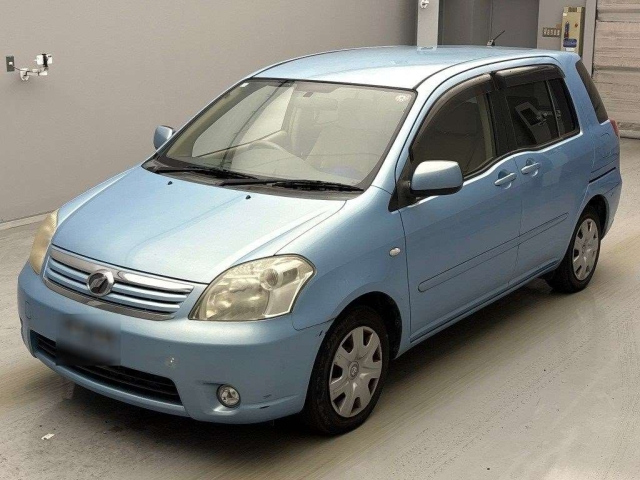 TOYOTA RAUM 2010