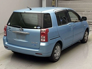 TOYOTA RAUM 2010