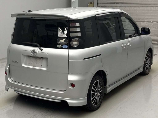 TOYOTA SIENTA 2010