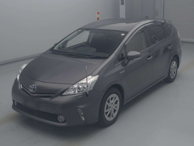 TOYOTA PRIUS ALPHA 2014