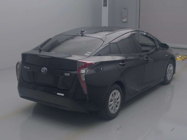 TOYOTA PRIUS 2017