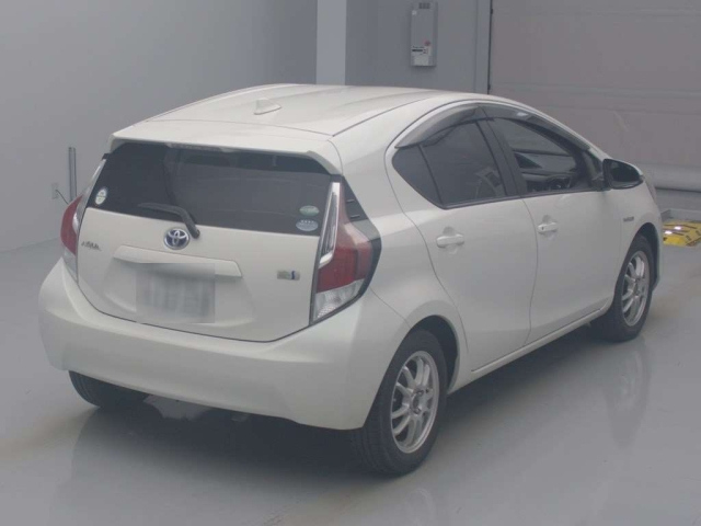 TOYOTA AQUA 2015