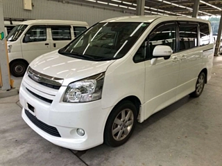 TOYOTA NOAH 2009