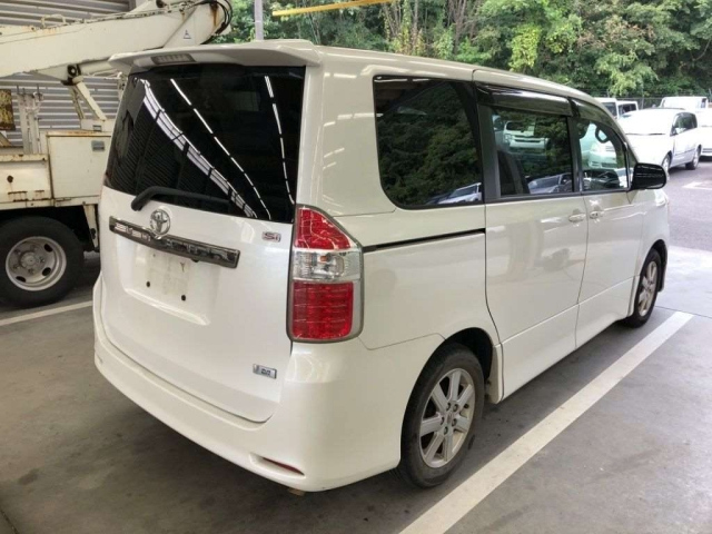 TOYOTA NOAH 2009