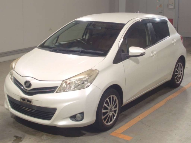 TOYOTA VITZ 2011
