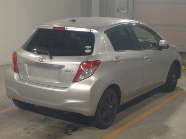 TOYOTA VITZ 2013