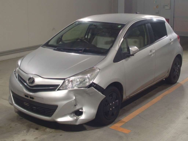TOYOTA VITZ 2013
