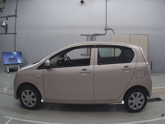 DAIHATSU MIRA E S 2012