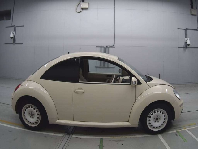 VOLKSWAGEN NEW BEETLE 2010